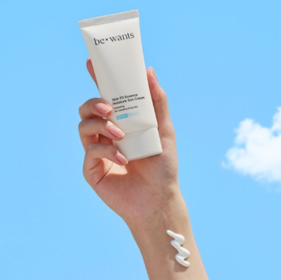 Bewants Moist and refreshing moisture-adhesive skin fit essence moisture 12-layer sunscreen 50ml