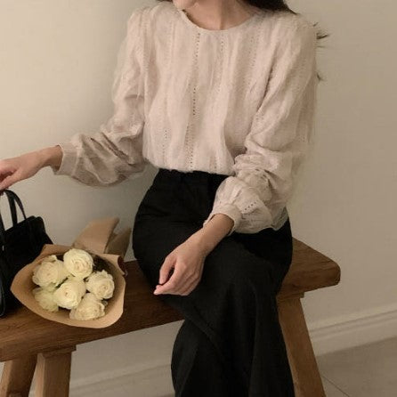 Attrangs Gentle-fit Lace Sheer Puff Fleece Blouse