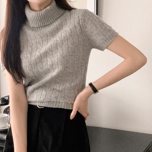 Attrangs Gold Pendant Cable Wool Short-Sleeve Turtleneck Knit