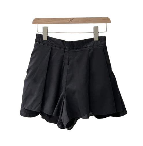 Peter And Wendy Coated Pleated Skirt Shorts