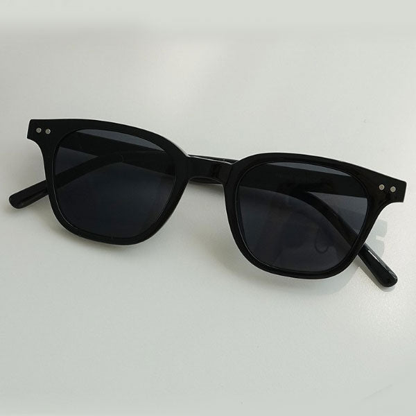 Right Now classic horn-rimmed tinted sunglasses for men and women