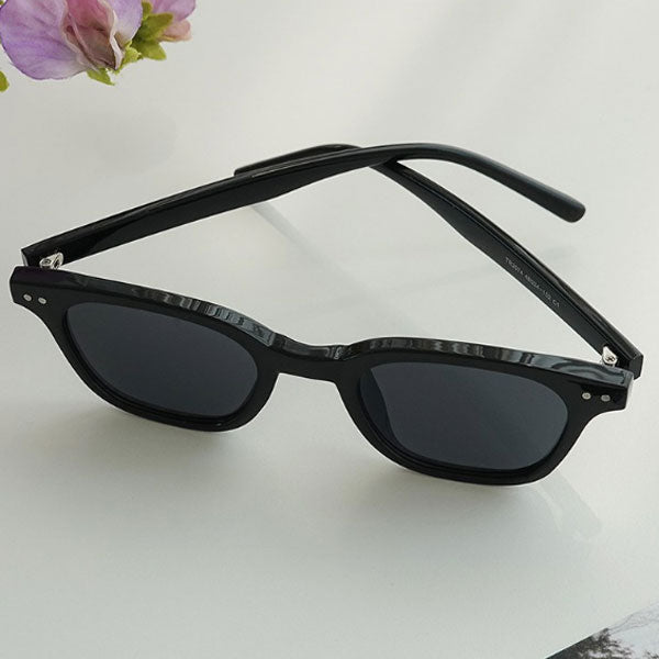 Right Now classic horn-rimmed tinted sunglasses for men and women